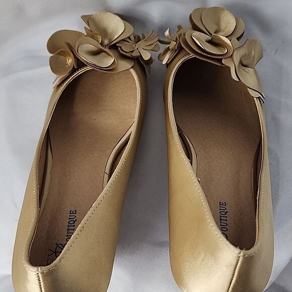 Champagne Gold Floral Kitten Heels Size 8 M - Picture 10 of 16